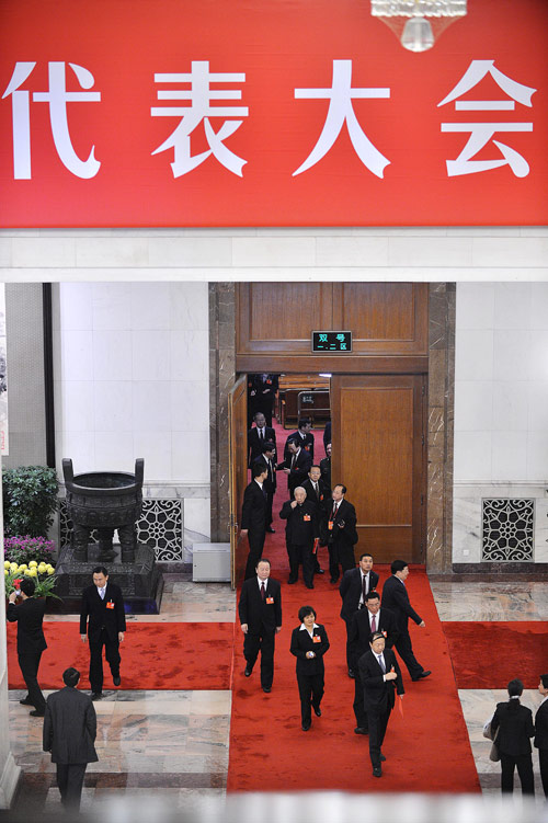 組圖：十八大代表投票選舉中央委員會委員、候補委員和中央紀(jì)律檢查委員會委員
