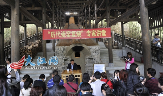 全國網(wǎng)媒記者古窯做“學生” 感悟歷代瓷窯的重生之路