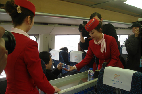 鄭西高速鐵路今日運(yùn)行  最高時速達(dá)352公里