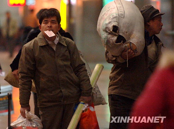 回家路上：2010年全國(guó)鐵路春運(yùn)進(jìn)行時(shí)（組圖）