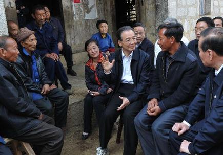溫家寶考察貴州指導抗旱救災：團結(jié)一心 戰(zhàn)勝旱災