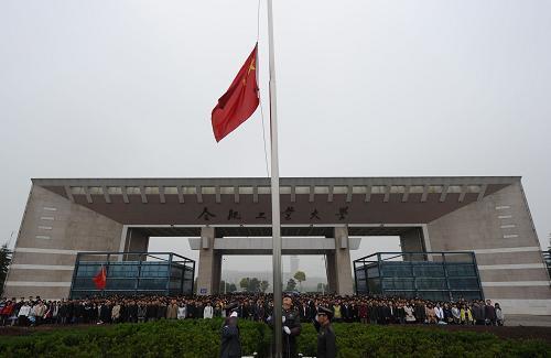 合肥高校師生哀悼玉樹地震遇難者