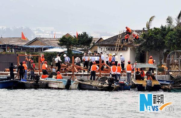 深圳拆除耗資近億元的違章建筑“海上皇宮”