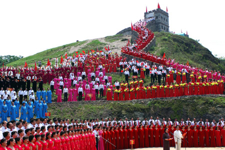 重慶：千名市民唱響紅五月
