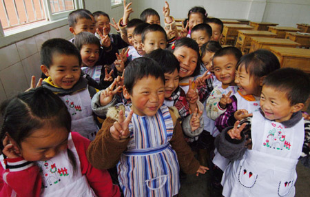希望小學(xué)里的快樂兒童節(jié)