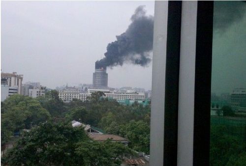 廣東省電臺頂樓突發(fā)大火 目前傷亡不明(組圖)