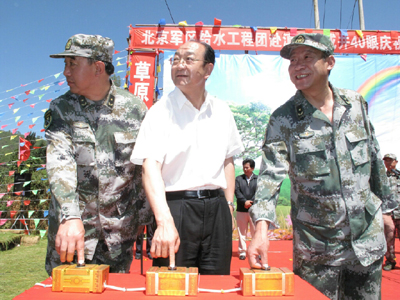 用忠誠和科學(xué)鑄就軍魂—記北京軍區(qū)給水工程團(tuán)支援云南的抗旱打井行動(dòng)