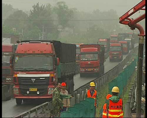 京張高速被稱造價30億停車場 堵車已影響工農業(yè)