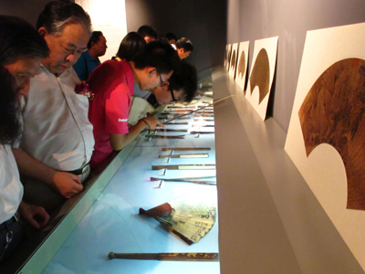 “清風(fēng)徐來”中國(guó)（蘇州）折扇藝術(shù)展在京開幕