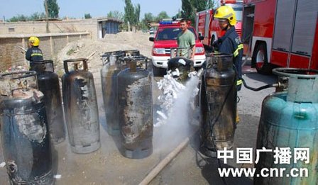 新疆庫(kù)爾勒發(fā)生液化氣爆炸12人受傷(組圖)