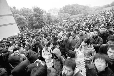 人社部:大學(xué)生村官報考公務(wù)員將不再享受加分政策