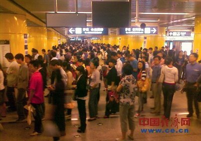 北京地鐵4號(hào)線早高峰再出故障 大量乘客滯留