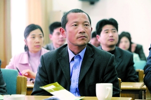 公務(wù)員試點(diǎn)招錄農(nóng)民工 高學(xué)歷門檻令其淪為傳說