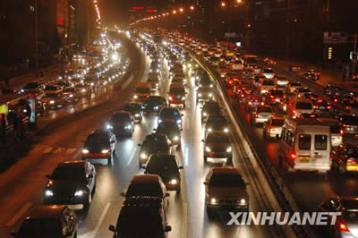 官方辟謠：北京不會用拍賣牌照限制汽車總量