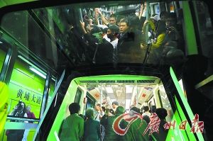廣州無(wú)人駕駛地鐵試行 6560人嘗鮮稱好拉風(fēng)(圖)