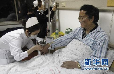 上?；馂?zāi)事故傷員得到有效救治(圖)