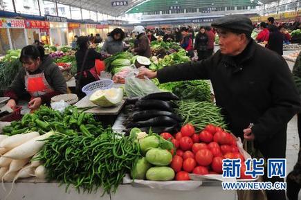 農(nóng)副產(chǎn)品漲價(jià)態(tài)勢(shì)初步遏制 穩(wěn)物價(jià)仍面臨三大難題