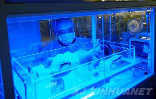 新疆建成首個(gè)新生兒無(wú)陪護(hù)、層流潔凈病房