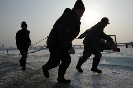 第十二屆哈爾濱冰雪大世界采冰工程全面啟動(dòng)
