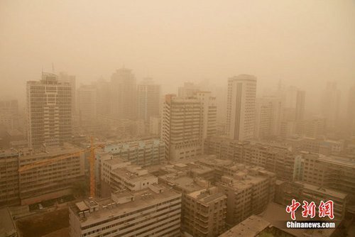 我國(guó)北方遭沙塵侵襲 約9000萬(wàn)人受影響(圖)