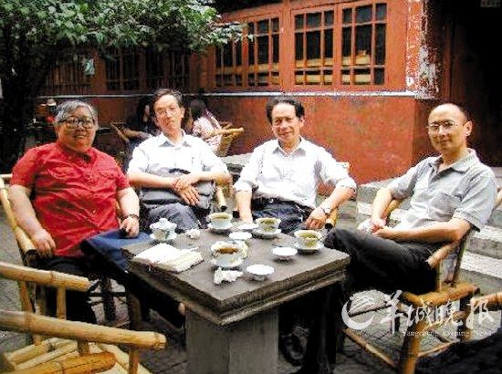 成都老婦7年參加19次聽(tīng)證會(huì) 被稱