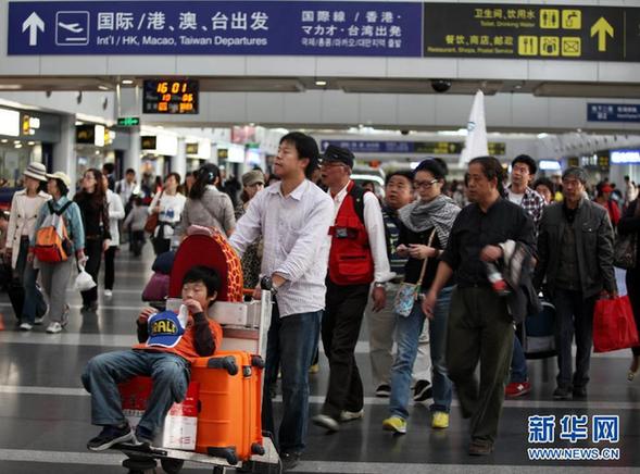 國慶長(zhǎng)假將結(jié)束 各地迎來返程客流高峰