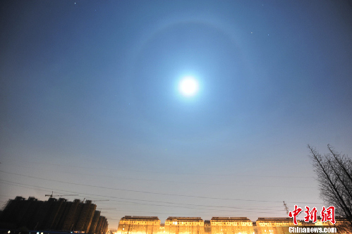 揚(yáng)州夜空現(xiàn)罕見“月暈”奇觀