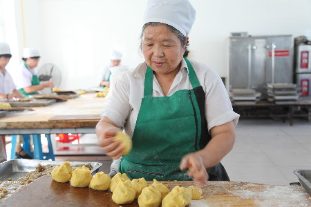月餅老字號(hào)逆襲 好吃便宜是最大賣(mài)點(diǎn)