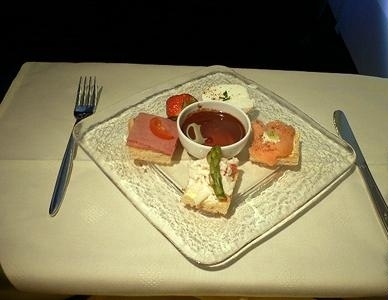 飛機(jī)餐也美味 實拍各國航空公司美味飛機(jī)餐