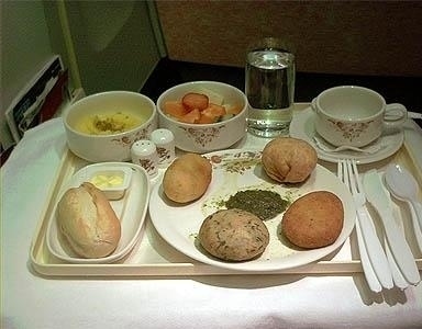 飛機(jī)餐也美味 實(shí)拍各國航空公司美味飛機(jī)餐