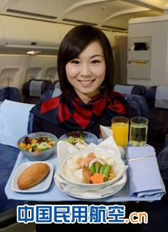 港龍航空推出秋冬時令餐膳：蟹粉、煲仔飯