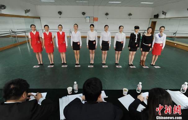 海航來(lái)湘招空姐 美女應(yīng)聘PK綜合素質(zhì)