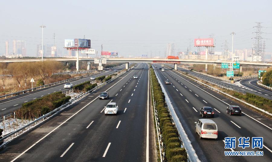 小客車免費(fèi)通行首日全國(guó)公路網(wǎng)暢通