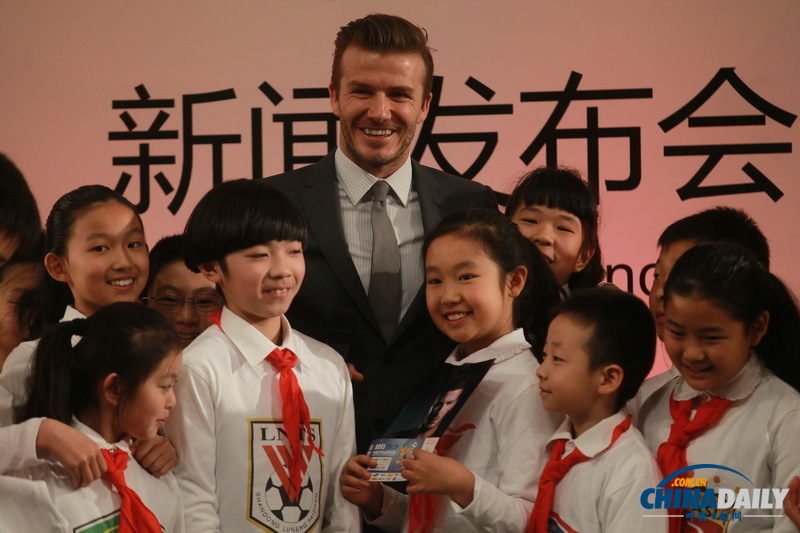 中超足球聯(lián)賽推廣大使貝克漢姆訪問(wèn)北京二中并與學(xué)生互動(dòng)