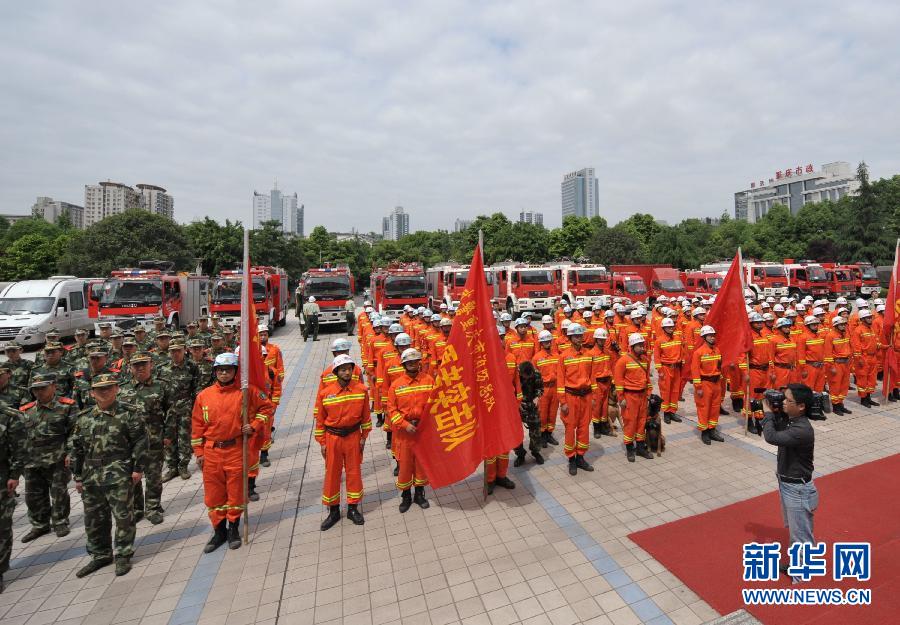 軍隊、消防、醫(yī)療等部門迅速馳援雅安受災(zāi)區(qū)