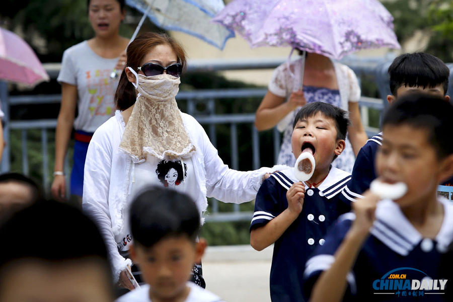 中國(guó)日?qǐng)?bào)聚焦全國(guó)多地高溫天氣