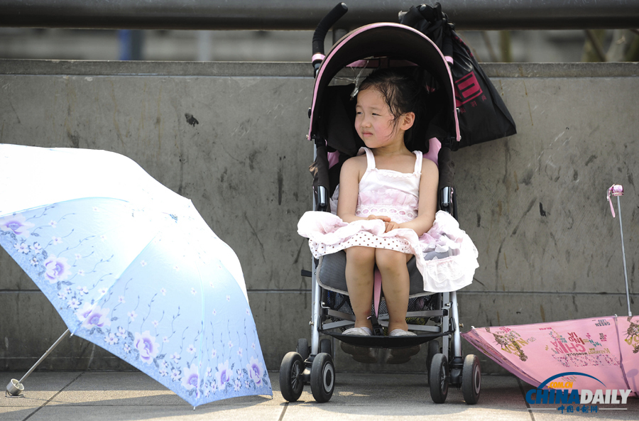 中國(guó)日?qǐng)?bào)聚焦全國(guó)多地高溫天氣