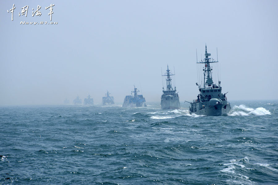 南海艦隊(duì)十余艘艦艇海上集訓(xùn) 實(shí)彈射擊火力兇猛