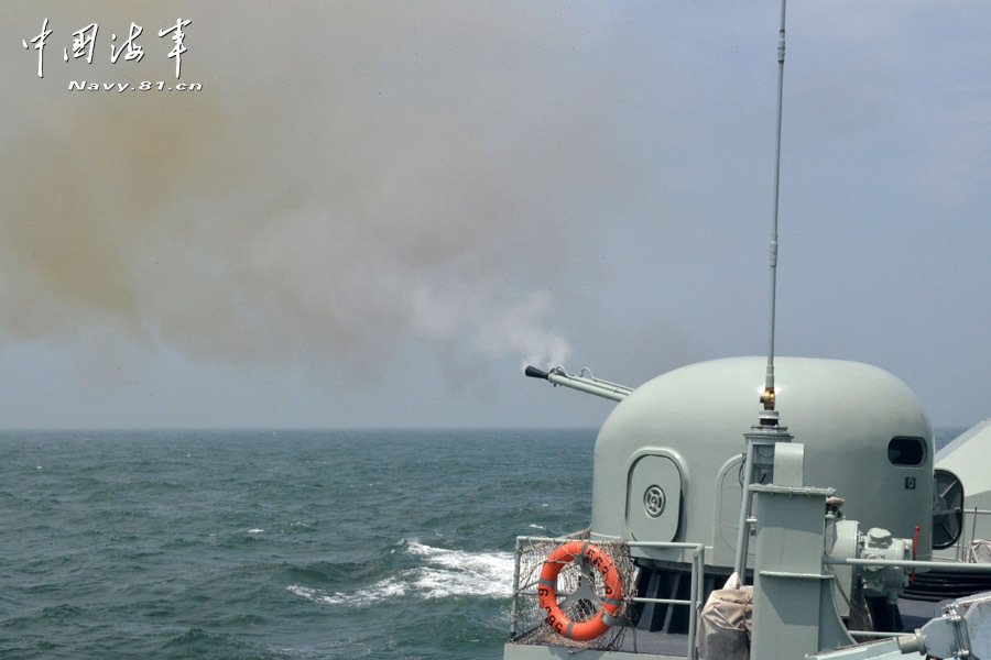 南海艦隊十余艘艦艇海上集訓(xùn) 實彈射擊火力兇猛