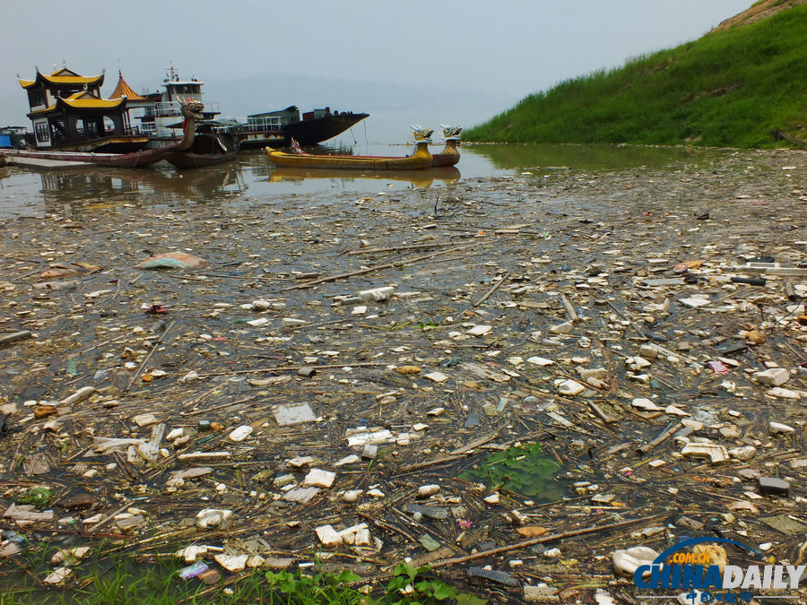 湖北宜昌：三峽水庫又現(xiàn)漂浮垃圾帶
