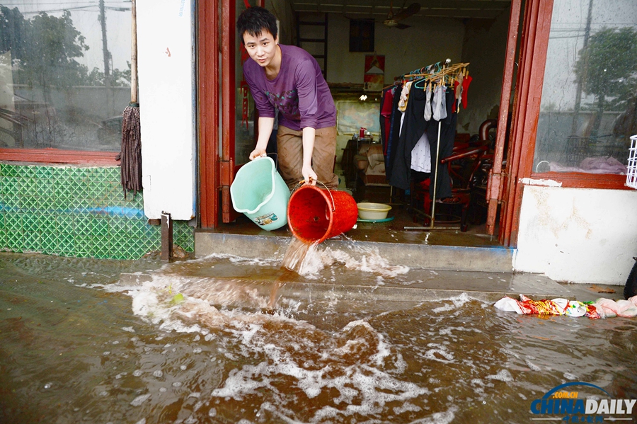 上海：暴雨造成50多條段馬路積水