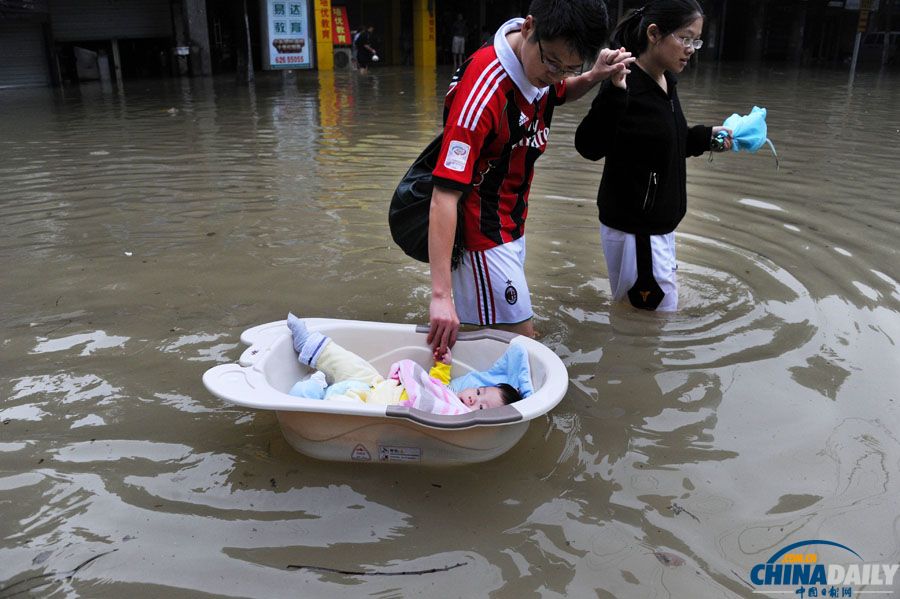 浙江余姚被洪水圍困 遭遇64年來(lái)最大降雨量