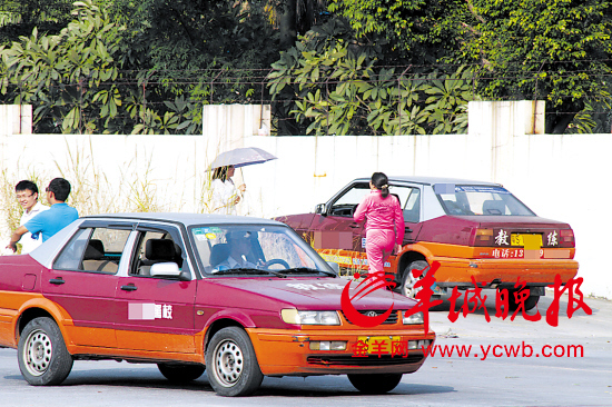 網(wǎng)友吐槽學車被罵經(jīng)歷引發(fā)共鳴 駕校學員:死蠢的