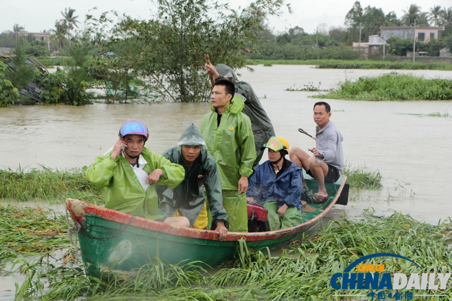 海南萬寧：普降暴雨緊急轉(zhuǎn)移民眾