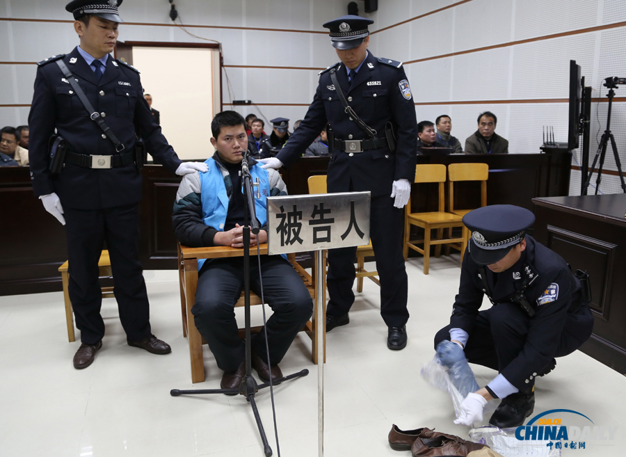 廣西平南民警胡平涉嫌持槍故意殺人案一審開(kāi)庭