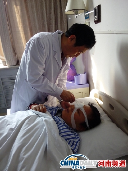 豫首例活體眼角膜移植成功 受益農(nóng)民泣謝捐贈(zèng)人