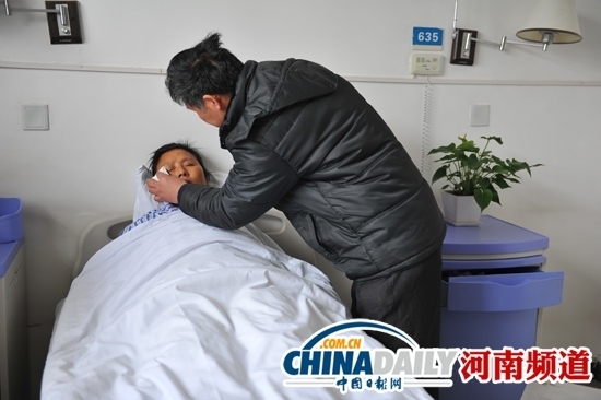 豫首例活體眼角膜移植成功 受益農(nóng)民泣謝捐贈(zèng)人