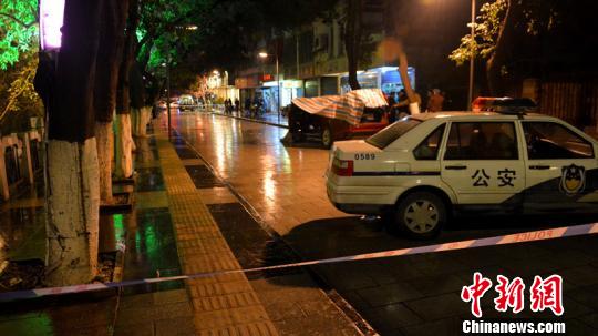 桂林一女子在寶馬車(chē)中被捅死 兇手正被緝捕(圖)