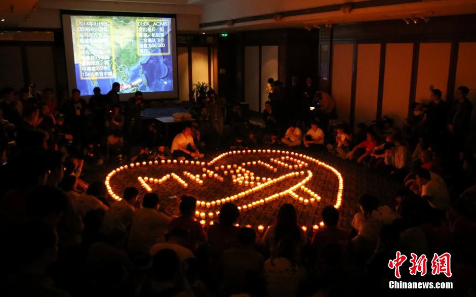 MH370航班失聯(lián)滿月 在京乘客家屬舉行祈?；顒?dòng)