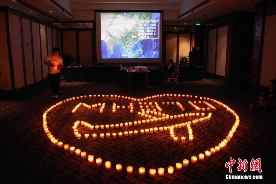 MH370航班失聯(lián)滿月 在京乘客家屬舉行祈?；顒?dòng)